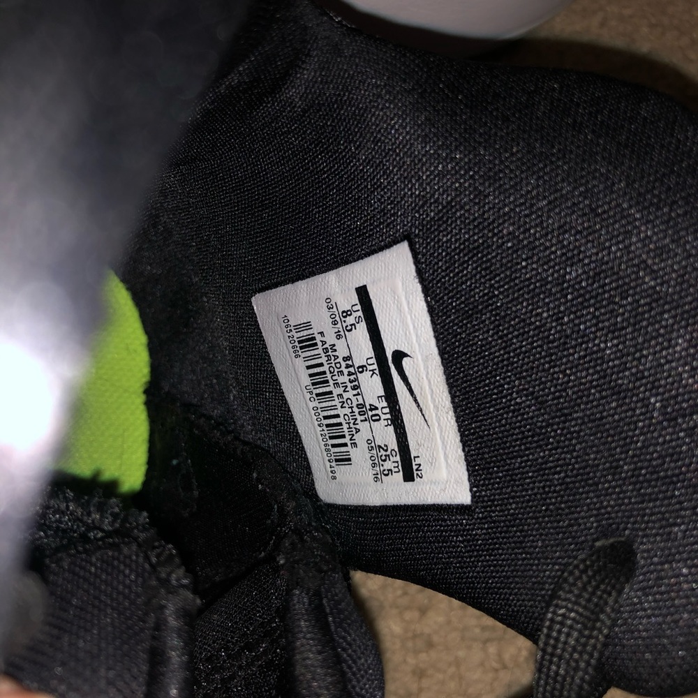 Nike Hyperdunks - Picture 4 of 4